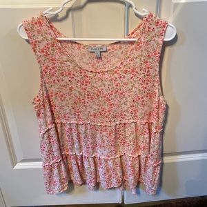 Adorable floral ruffle top